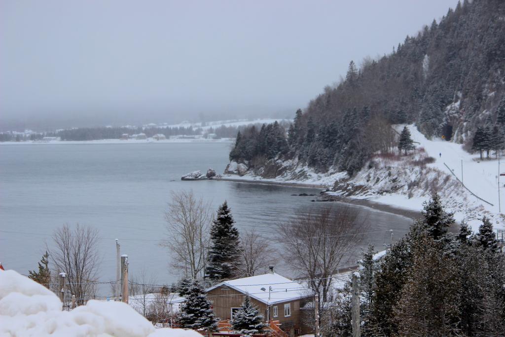 Motel de l'anse Port-Daniel Buitenkant foto