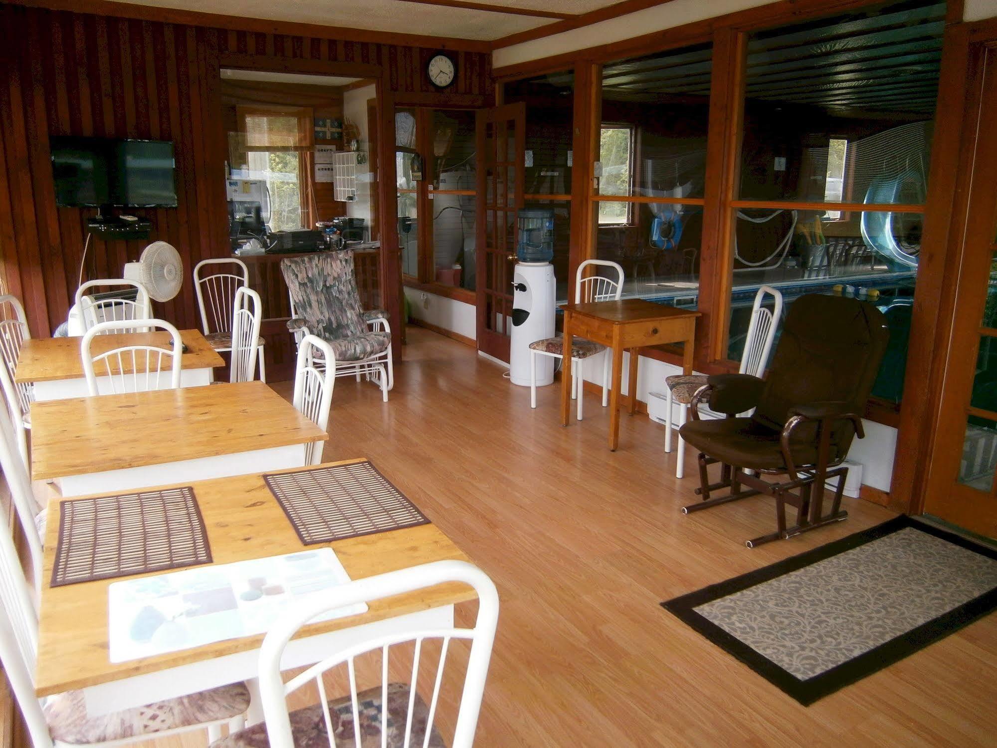 Motel de l'anse Port-Daniel Buitenkant foto