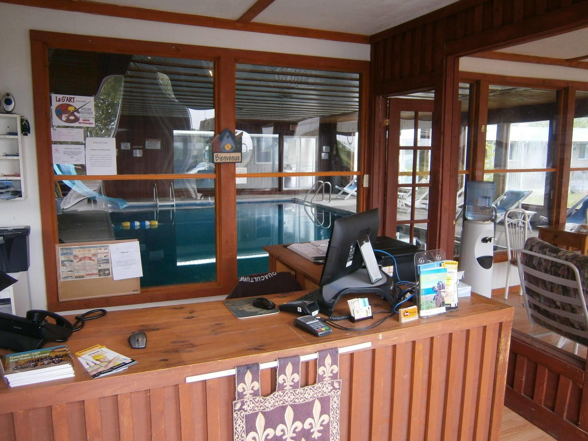 Motel de l'anse Port-Daniel Buitenkant foto