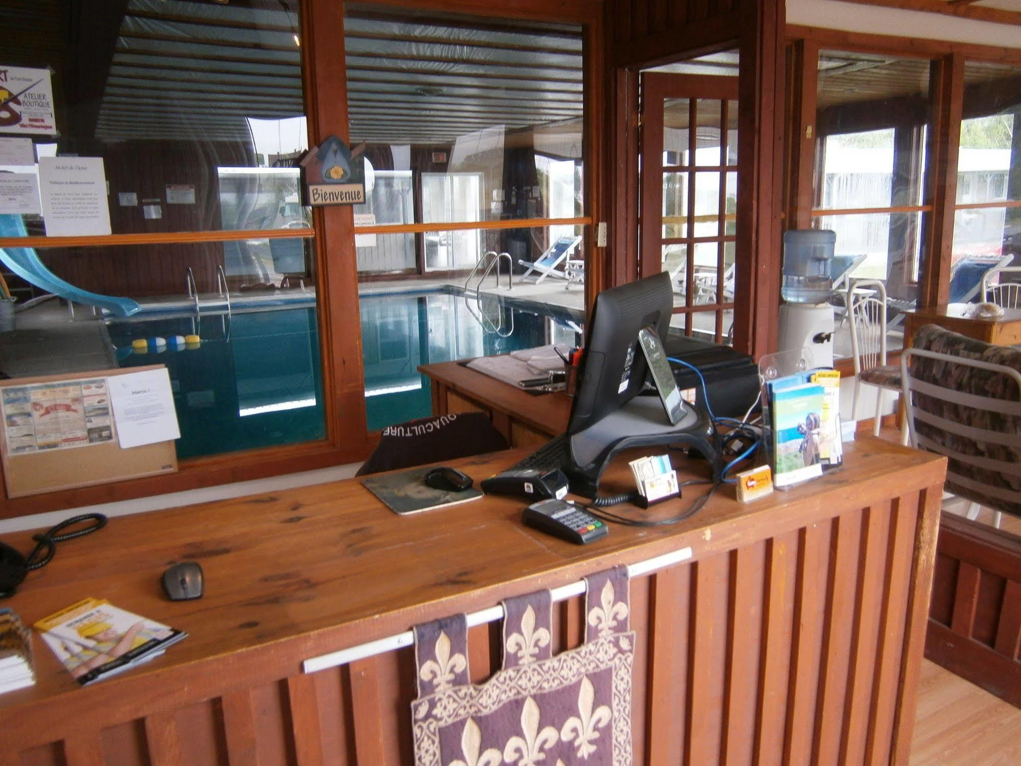 Motel de l'anse Port-Daniel Buitenkant foto