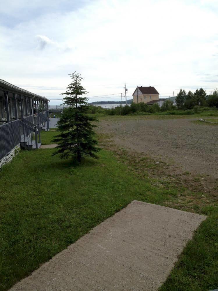 Motel de l'anse Port-Daniel Buitenkant foto