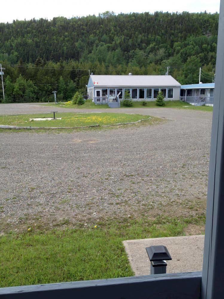 Motel de l'anse Port-Daniel Buitenkant foto